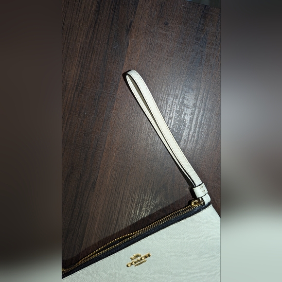 Coach wristlet - Picture 3 of 4